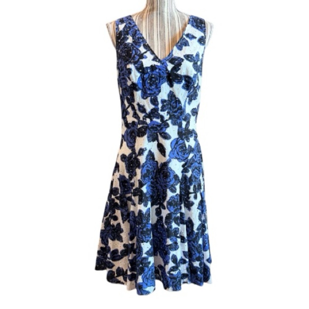 Adrianna Papell Blue and White Floral Dress sleeveless lined size 8